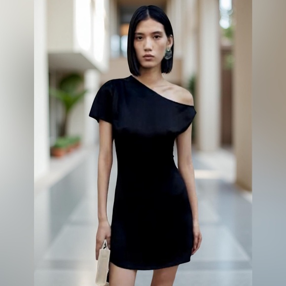 Anna Quan Dresses & Skirts - NWT ANNA QUAN ASYMMETRICAL OFF-SHOULDER SATIN MINI BLACK DRESS SIZE 4